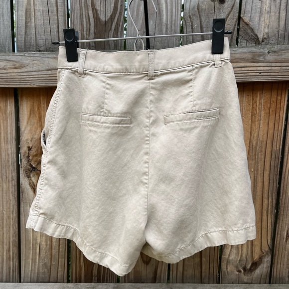 H&M Shorts - Picture 2 of 3